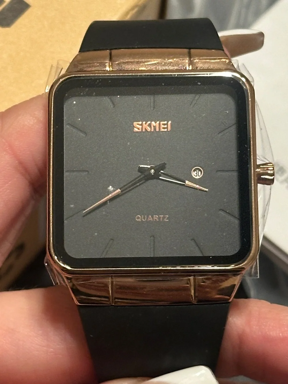 SKMEI Svelete Men’s Square Smartwatch-Style Quartz Watch, Rose Gold & Black